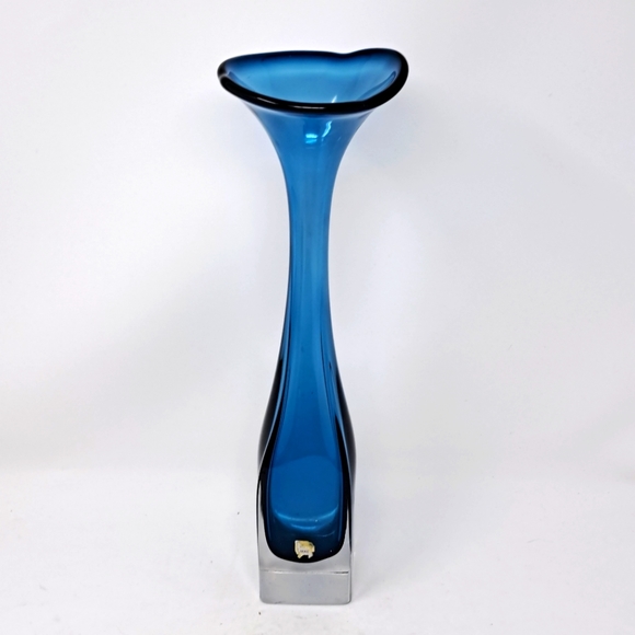 Vintage 1970's Swedish Blue Art Glass Tulip Vase - Picture 3 of 6